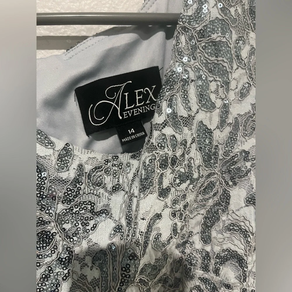 Alex Evenings Sequin Cap Sleeve Column Gown Sz 14 in light mint color - Picture 8 of 12